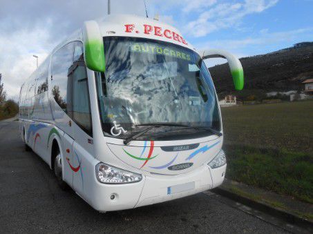 Autocares Peche frente de un autobus