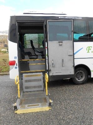 Autocares Peche plataforma de un autobus adaptada