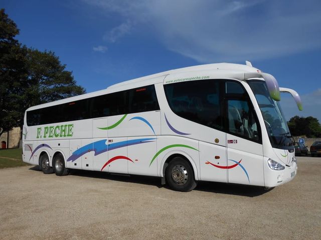 Autocares Peche autobus blanco
